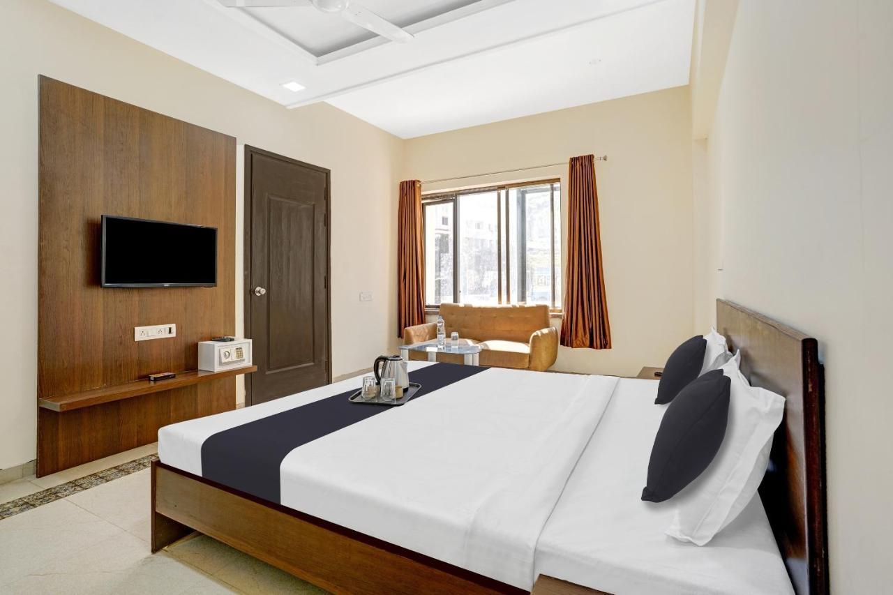 Townhouse Oak Hotel Rama Nashik Exterior photo