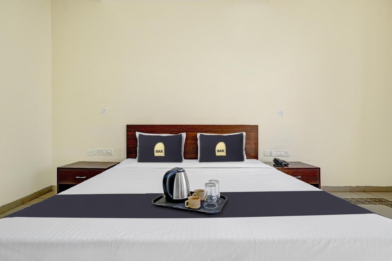 Townhouse Oak Hotel Rama Nashik Exterior photo