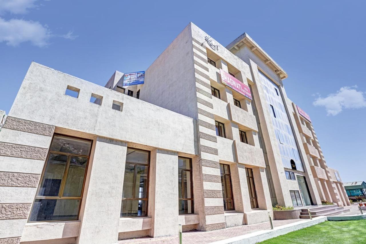 Townhouse Oak Hotel Rama Nashik Exterior photo